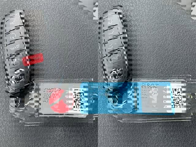 Used 2025 Toyota Camry SE image 27