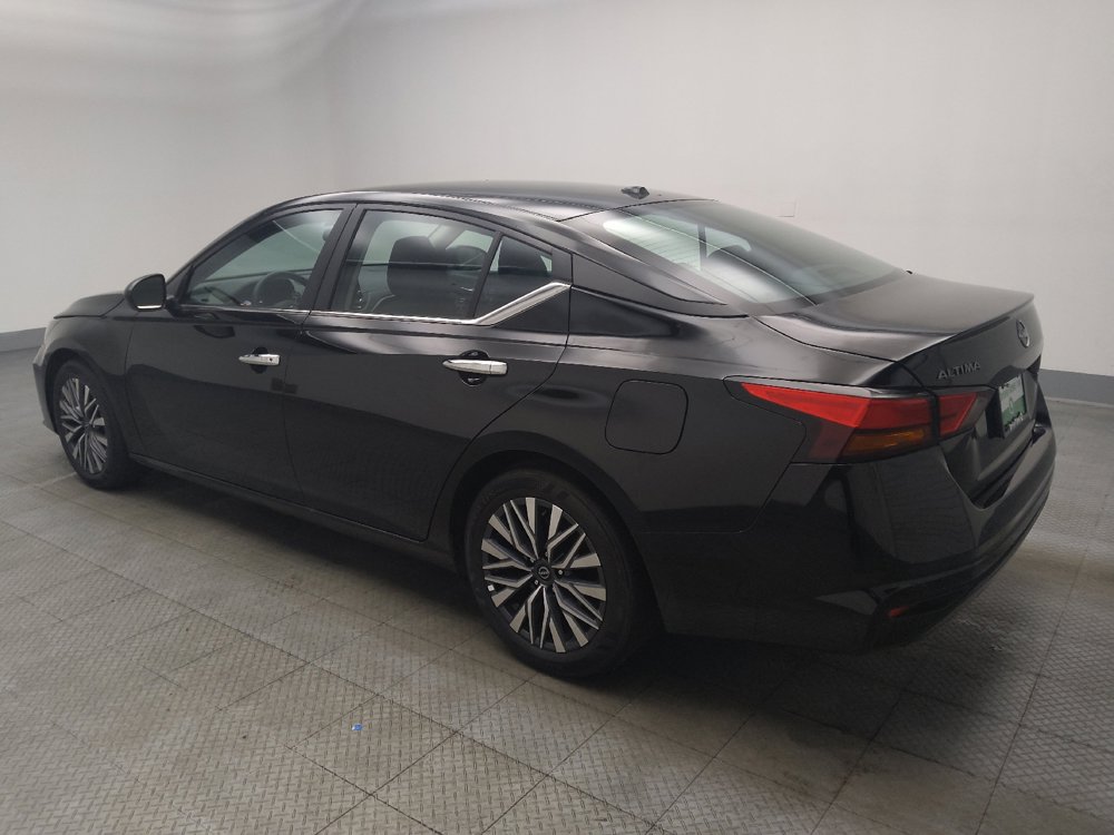 Used 2025 Nissan Altima 2.5 SV FWD image 3