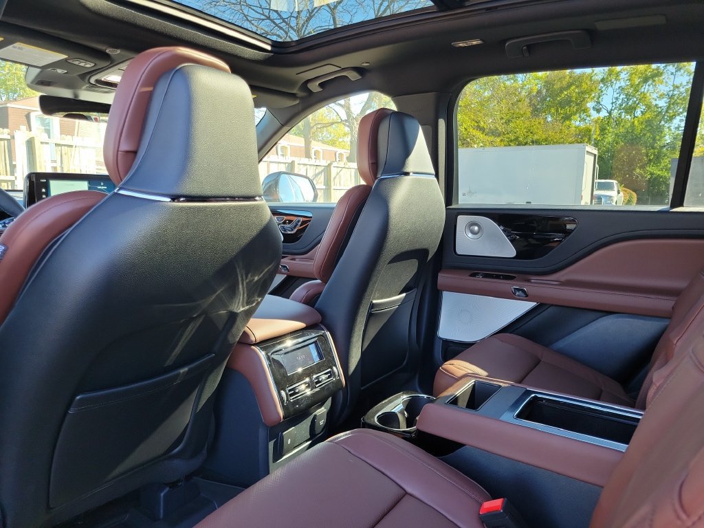 New 2027 Lincoln Aviator Reserve AWD/4WD image 16
