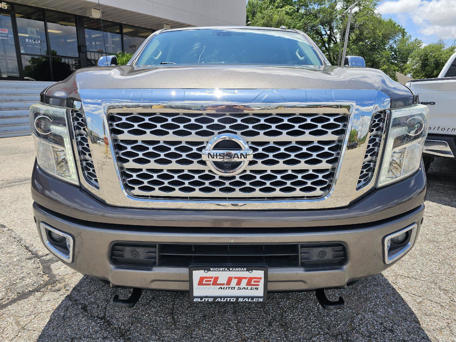 Used 2016 Nissan Titan Platinum Reserve image 2
