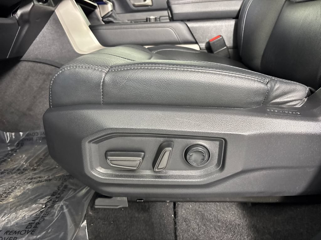 Used 2024 Toyota Tundra Limited AWD/4WD image 9