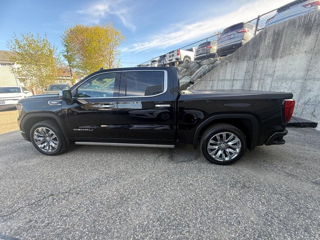 Used 2022 GMC Sierra 1500 Denali w/ Denali Reserve Package AWD/4WD image 3