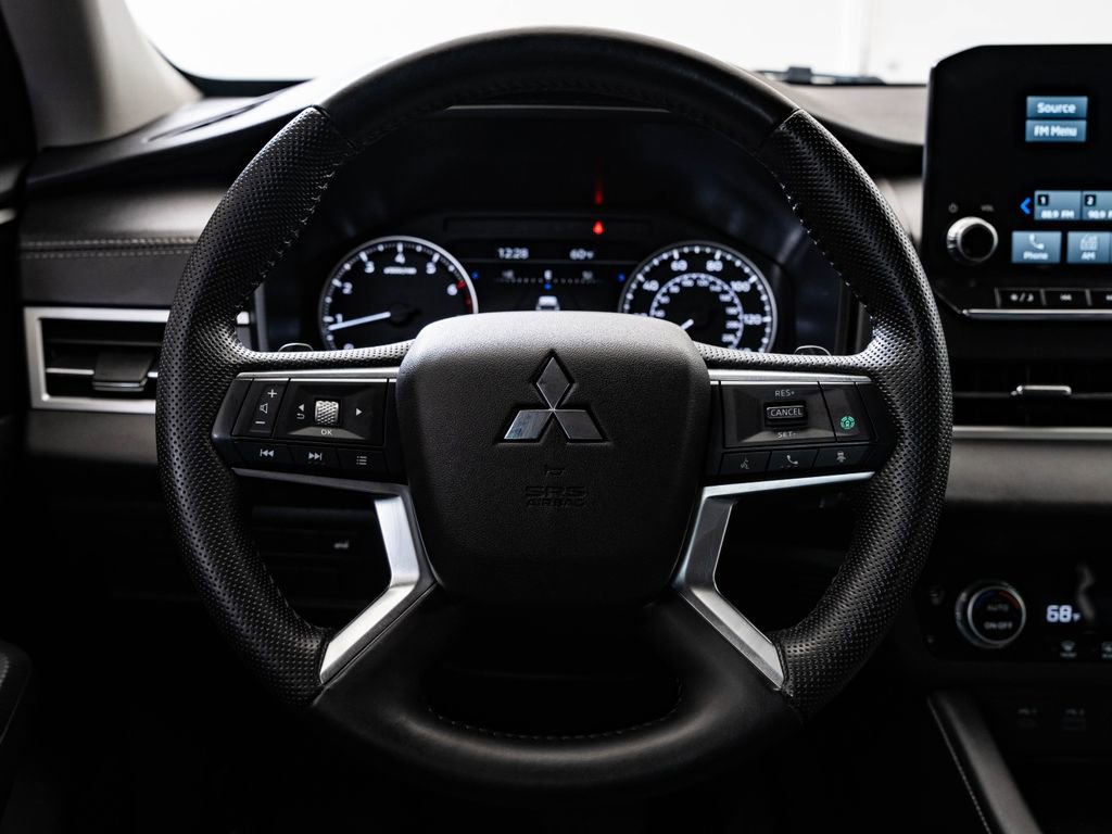 Used 2024 Mitsubishi Outlander SE image 40