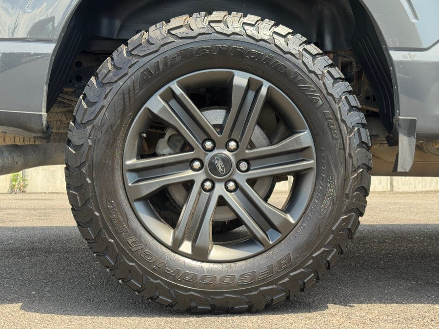 Used 2021 Ford F150 Lariat w/ Luxury Package w/ Equipment Group 502A High AWD/4WD image 19