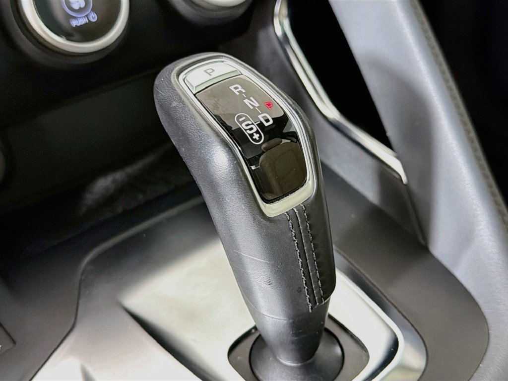 Used 2020 Jaguar E-PACE AWD/4WD image 16