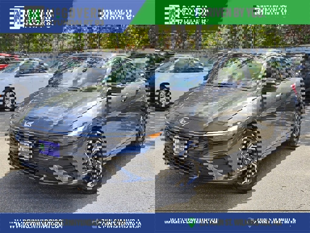 Certified 2025 Hyundai Elantra Sport image 1