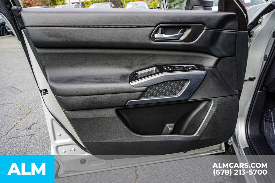 Used 2025 Nissan Pathfinder SL w/ SL Premium Package image 50