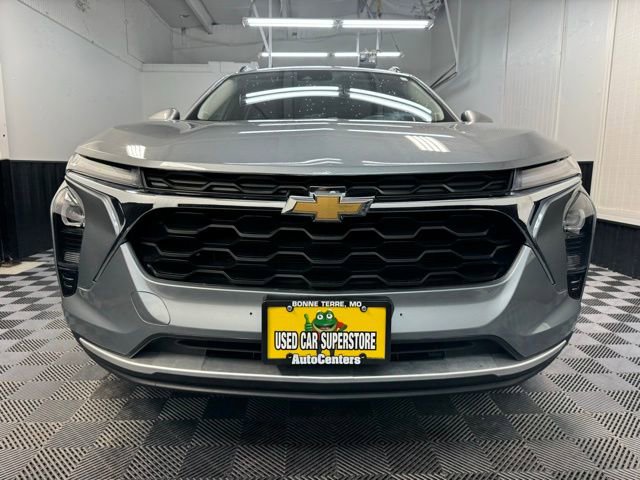 Used 2024 Chevrolet Trax LT image 2