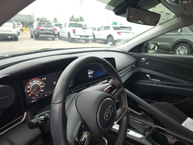 Used 2023 Hyundai Elantra SEL w/ Convenience Package FWD image 9