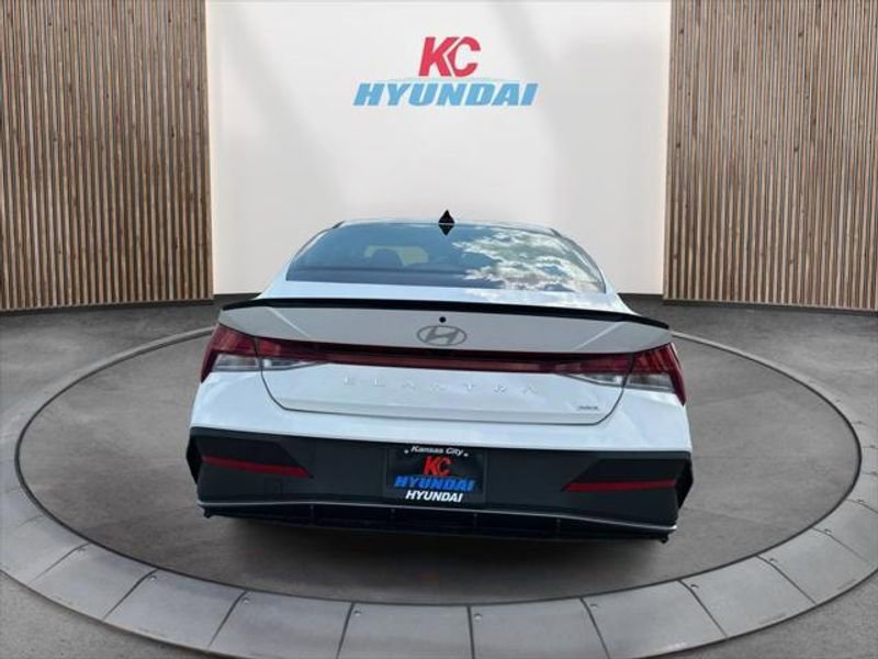 New 2025 Hyundai Elantra SEL image 4