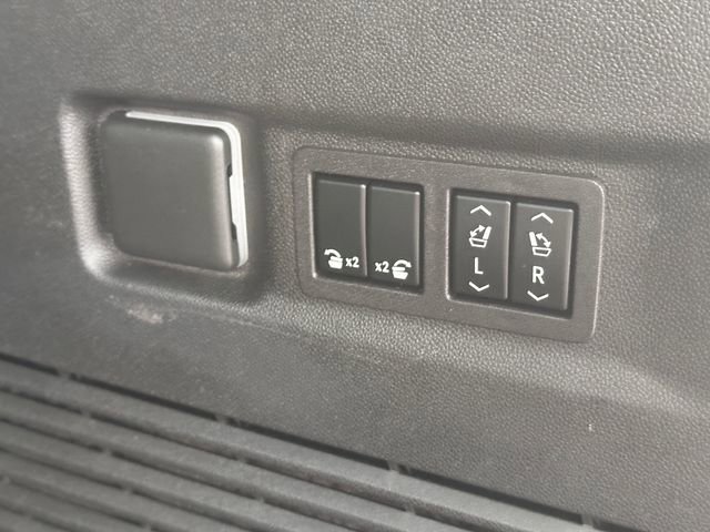 Used 2023 GMC Yukon XL Denali Ultimate image 17