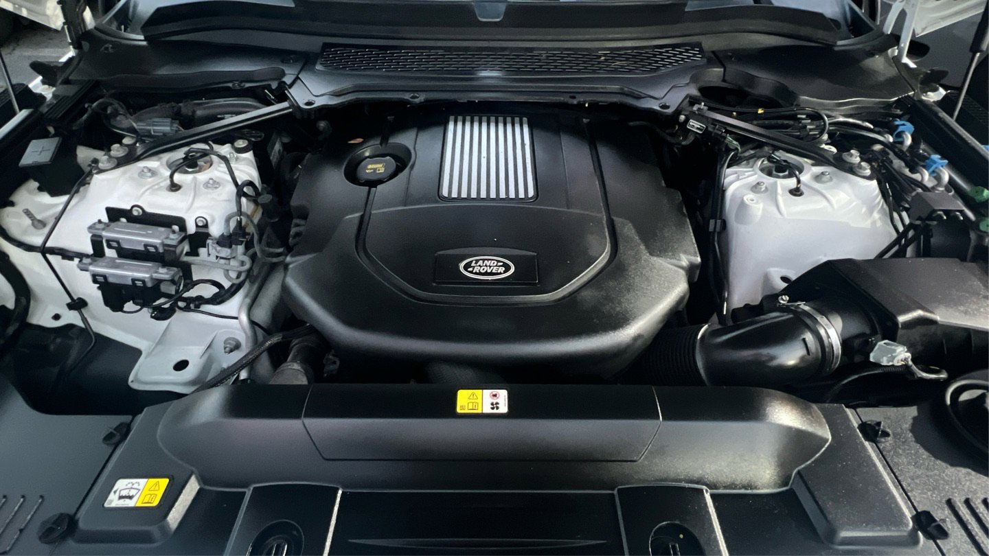 Used 2016 Land Rover Range Rover HSE image 9