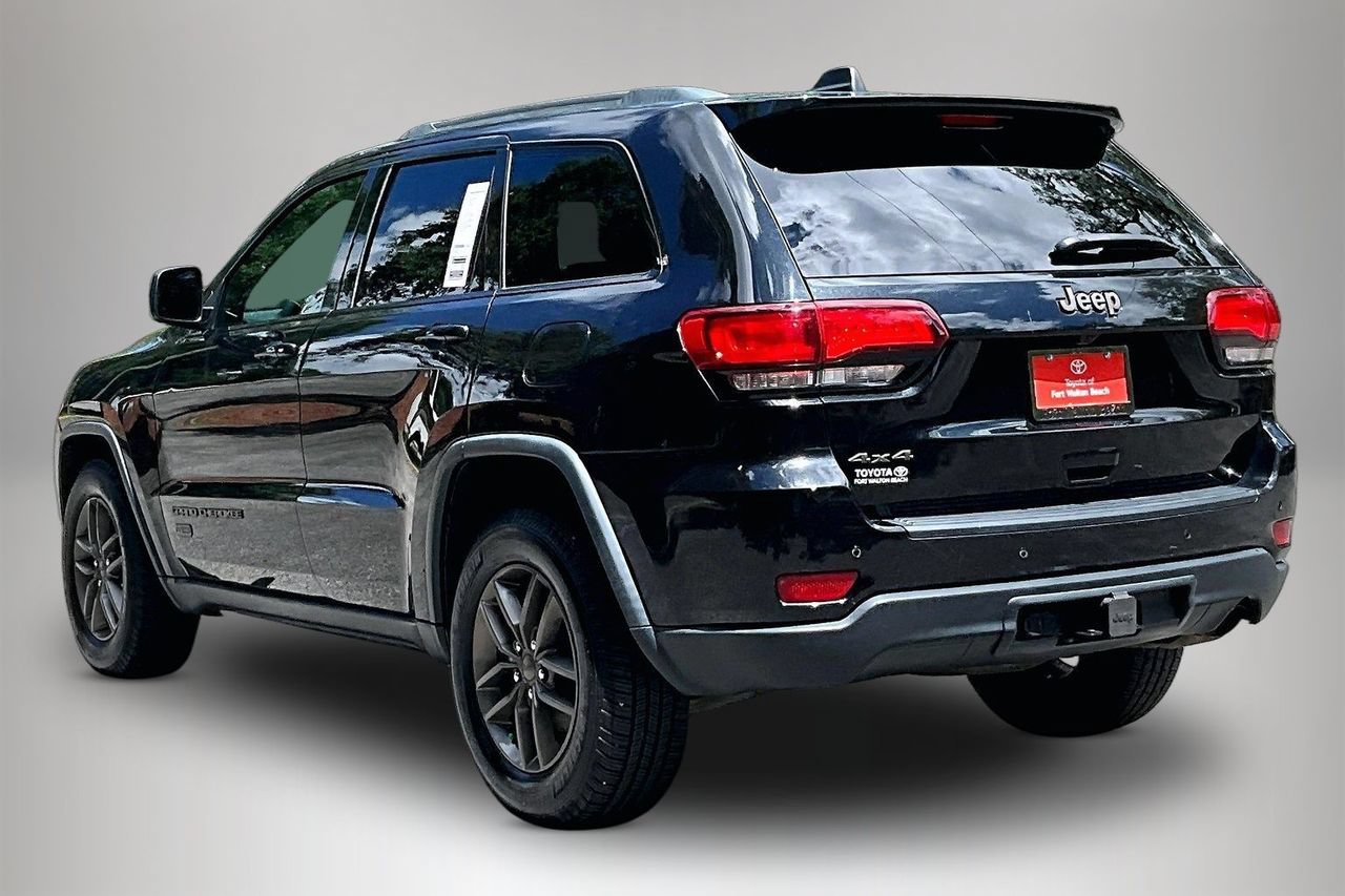 Used 2016 Jeep Grand Cherokee Laredo 75th Anniversary AWD/4WD image 4