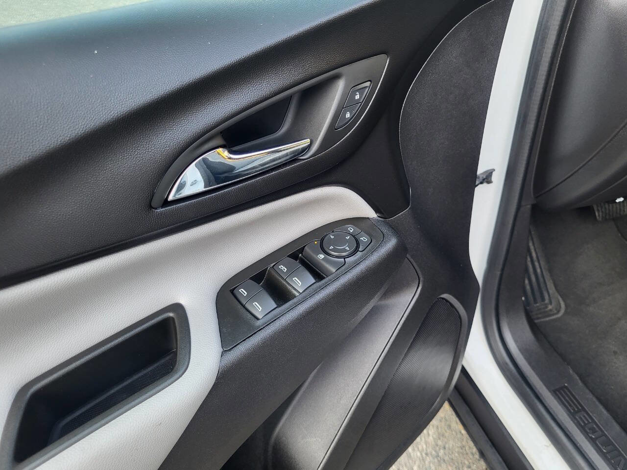 Used 2024 Chevrolet Equinox LS w/ LS Convenience Package image 13