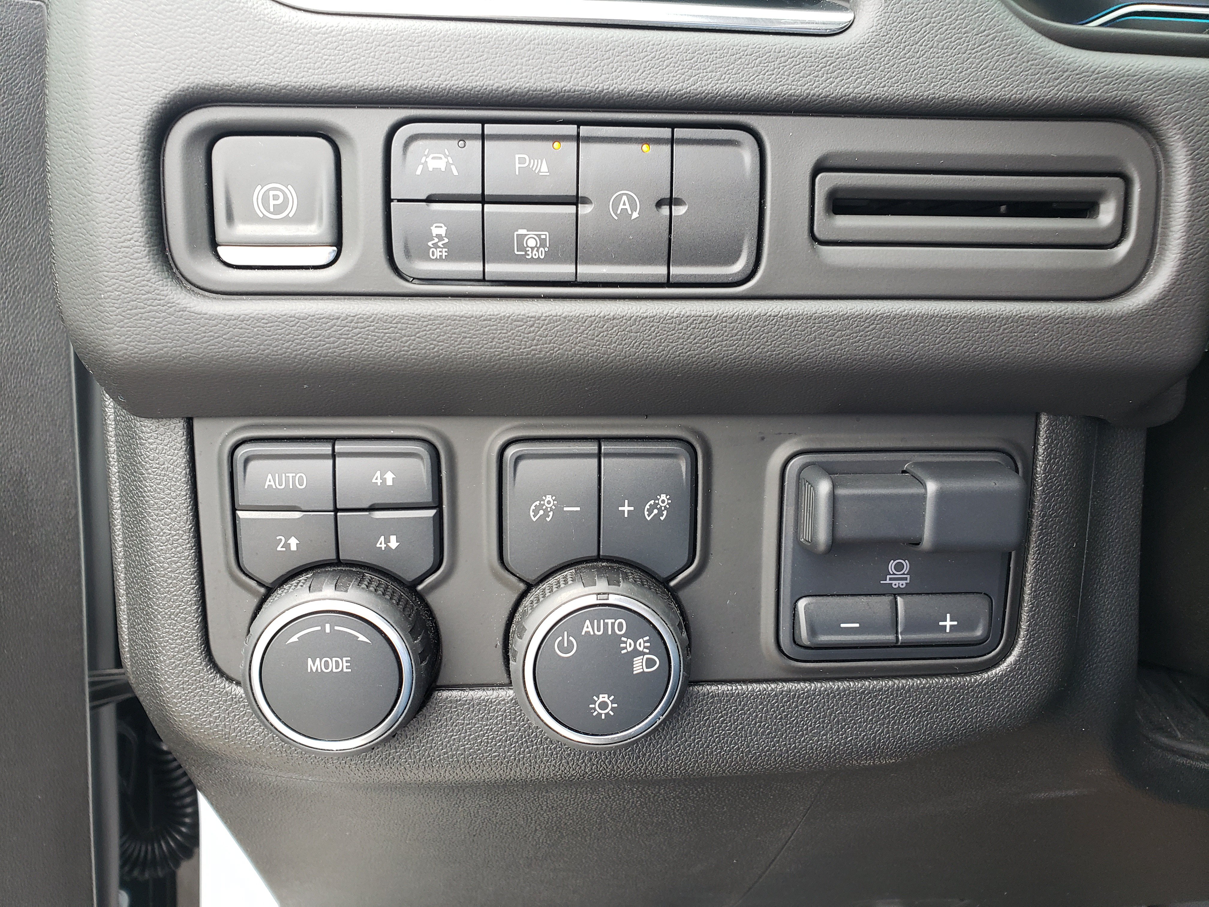 Used 2024 Chevrolet Tahoe RST w/ Luxury Package AWD/4WD image 17