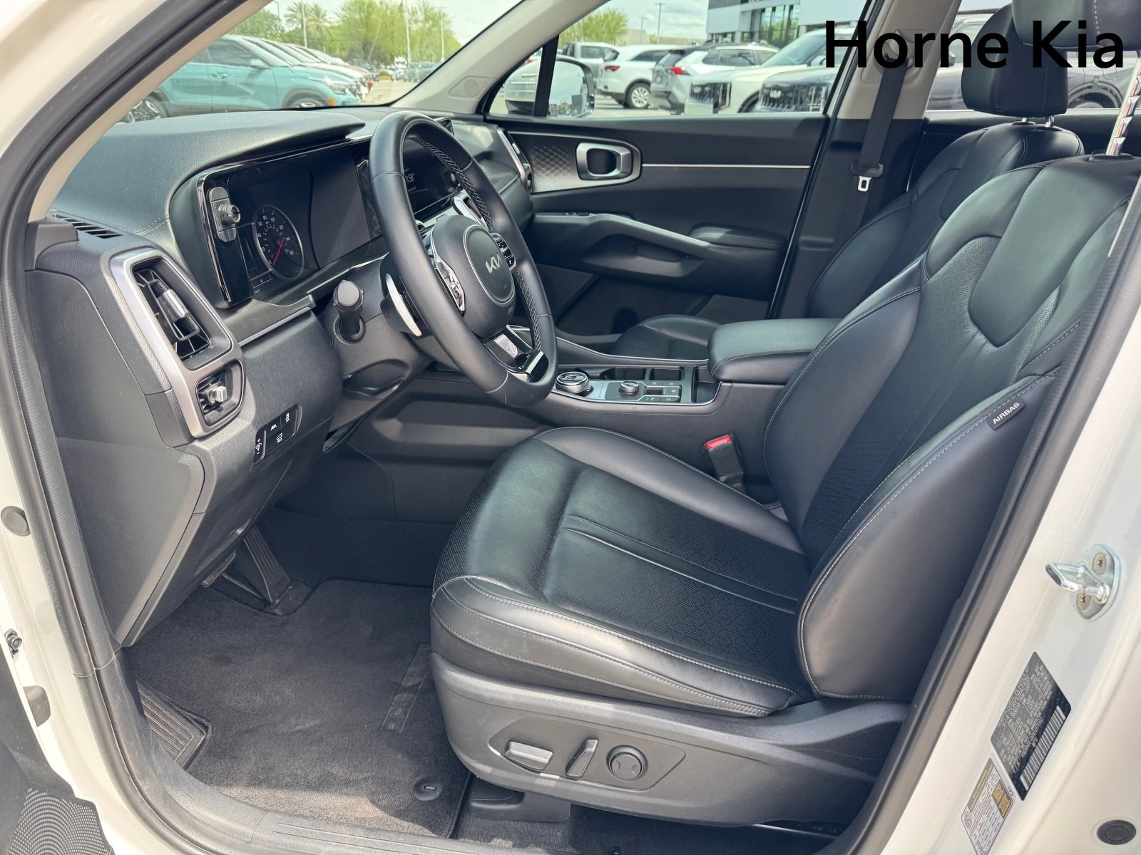 Certified 2022 Kia Sorento EX w/ Panoramic Sunroof Package image 9