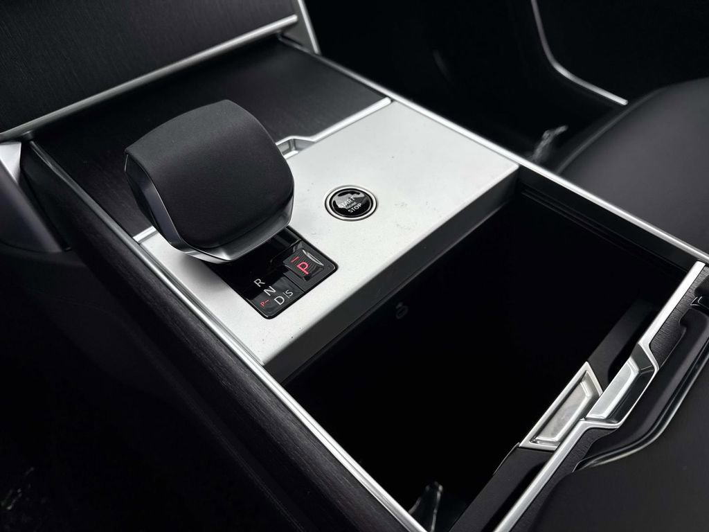 New 2026 Land Rover Range Rover SE image 24