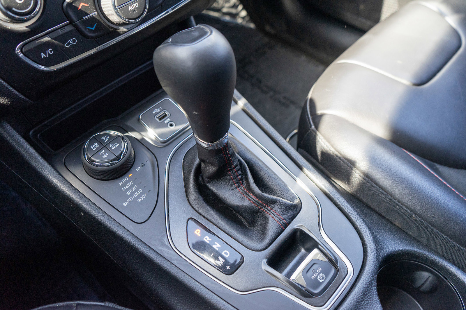 Used 2019 Jeep Cherokee Trailhawk w/ Cold Weather Group image 20