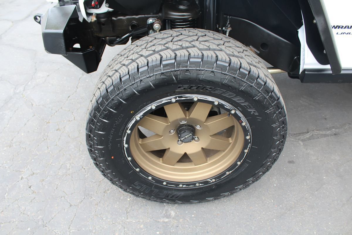 Used 2018 Jeep Wrangler Unlimited Rubicon w/ Connectivity Group AWD/4WD image 11
