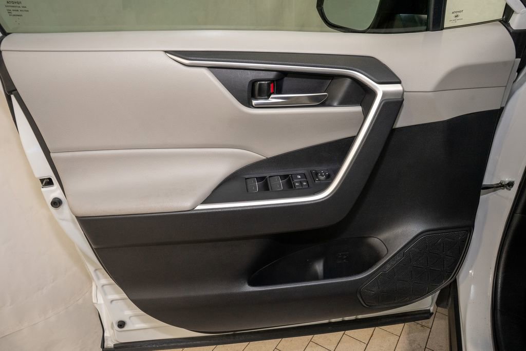 Used 2022 Toyota RAV4 XLE image 13