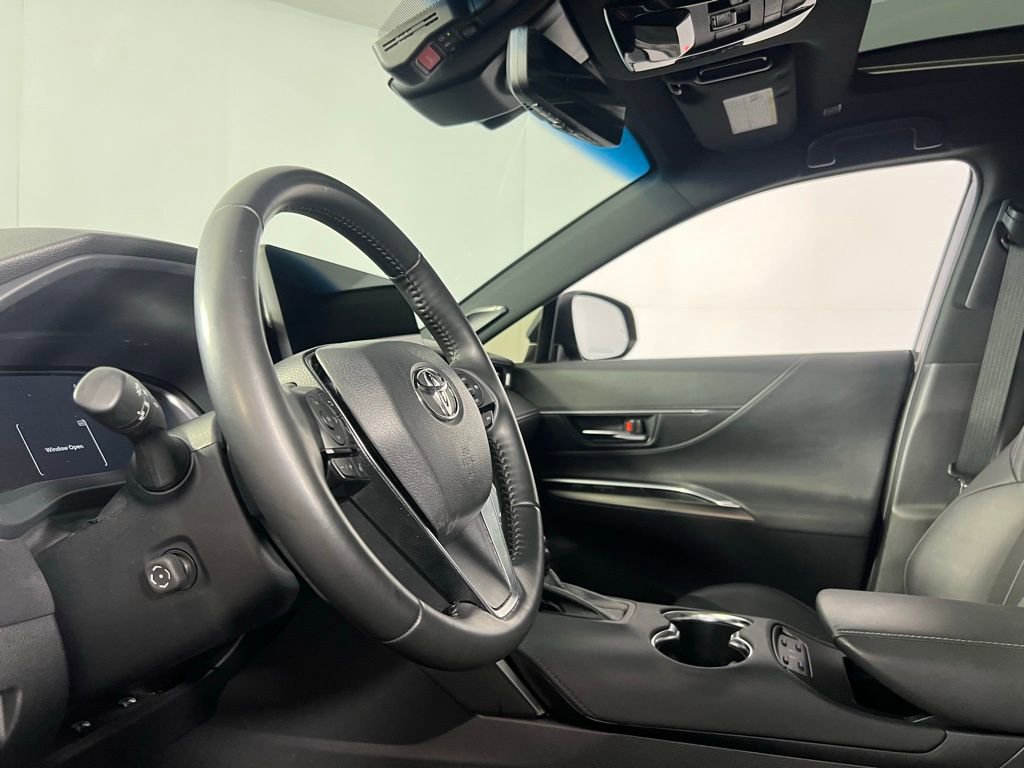 Used 2024 Toyota Venza Limited image 23