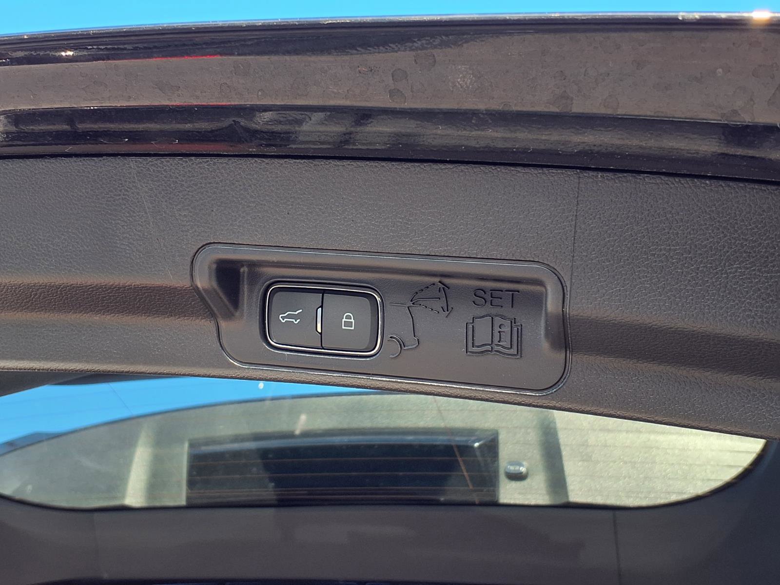 Used 2022 Ford Explorer ST-Line image 23