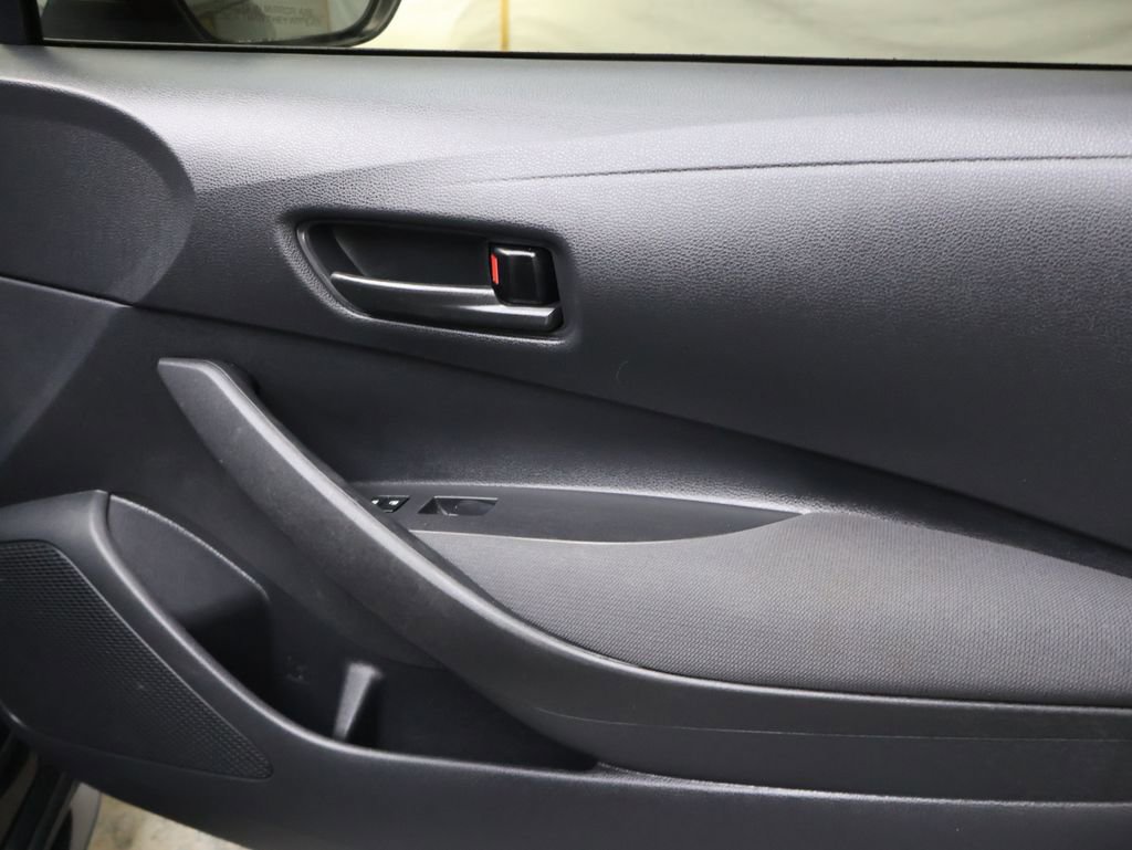 Used 2022 Toyota Corolla LE image 11