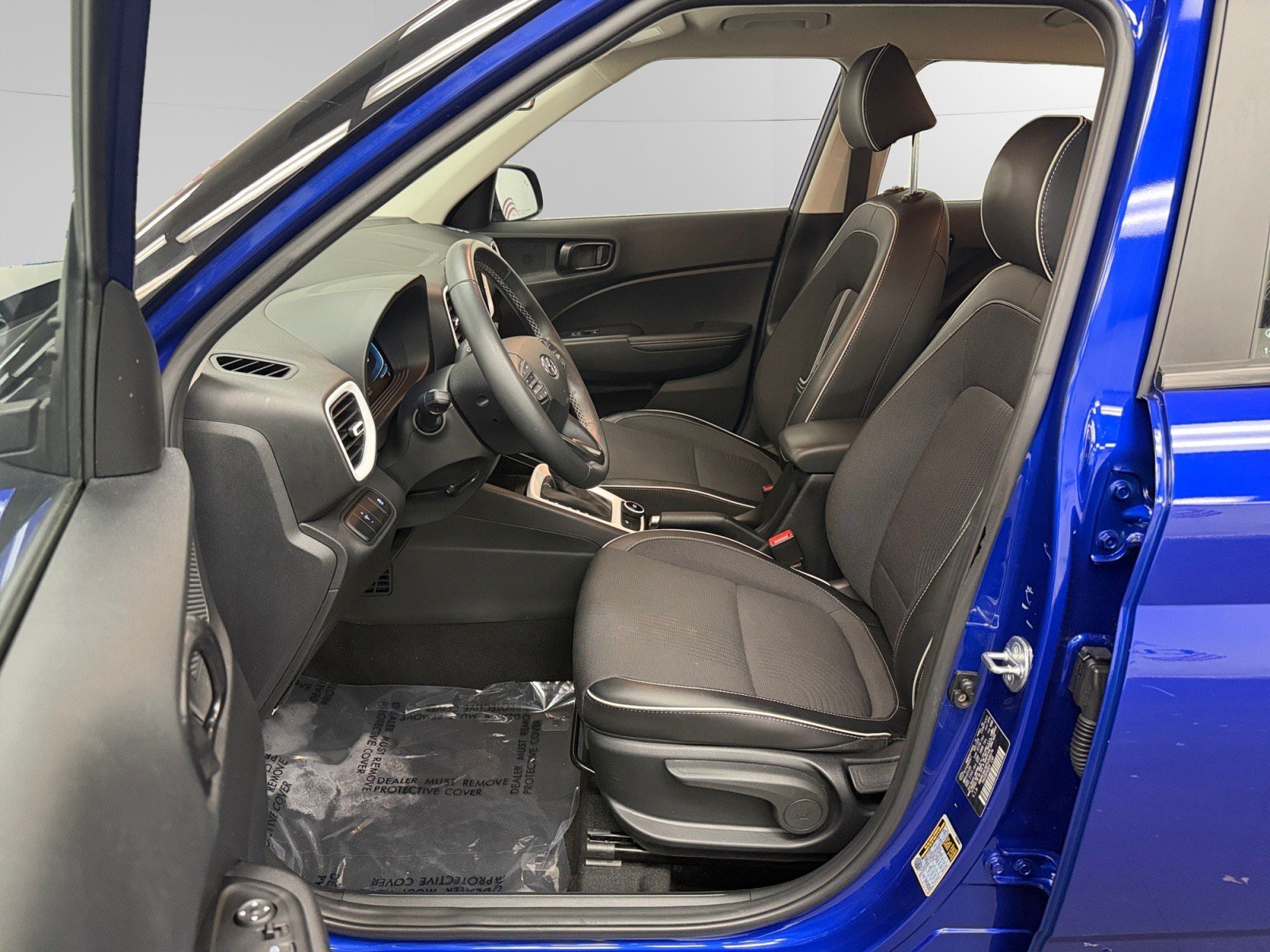Used 2023 Hyundai Venue Limited FWD image 9