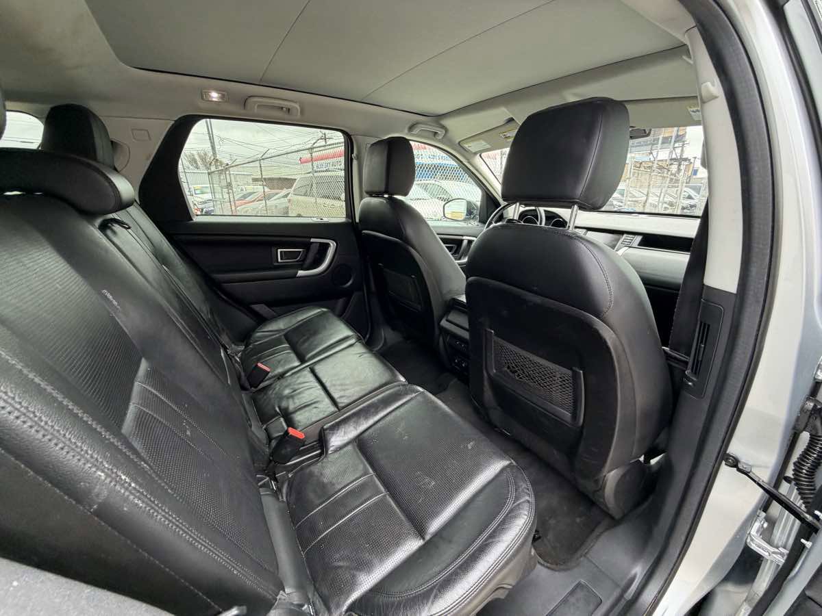Used 2018 Land Rover Discovery Sport HSE AWD/4WD image 26