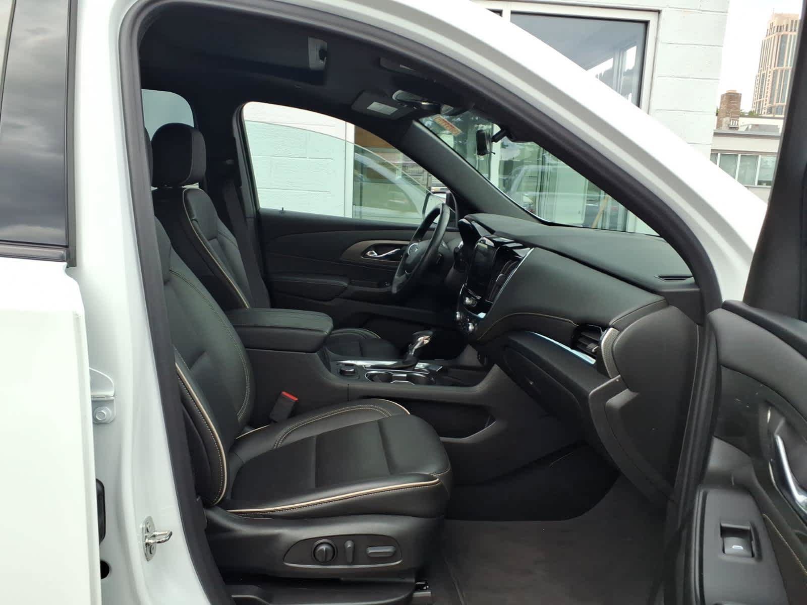 Certified 2023 Chevrolet Traverse Premier w/ Redline Edition AWD/4WD image 20