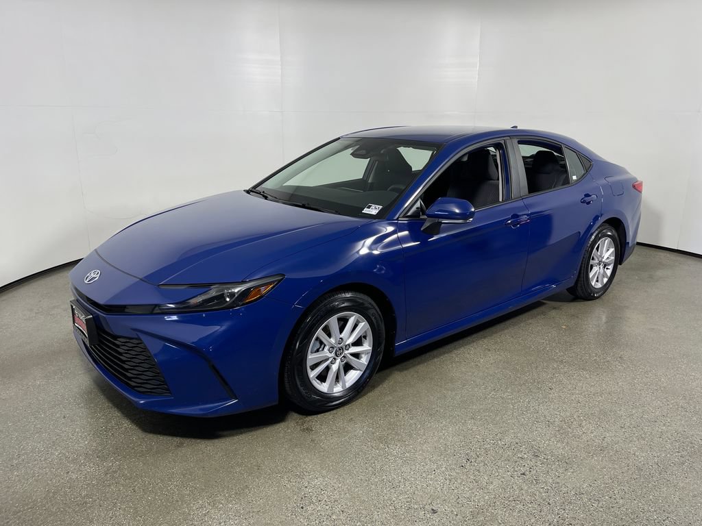 Used 2025 Toyota Camry LE FWD image 7
