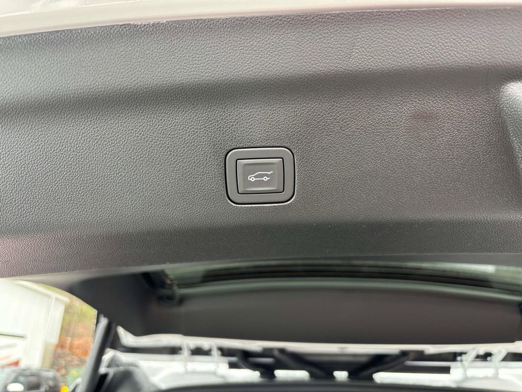 New 2026 GMC Yukon XL Denali w/ Sun & Power Step Package image 5