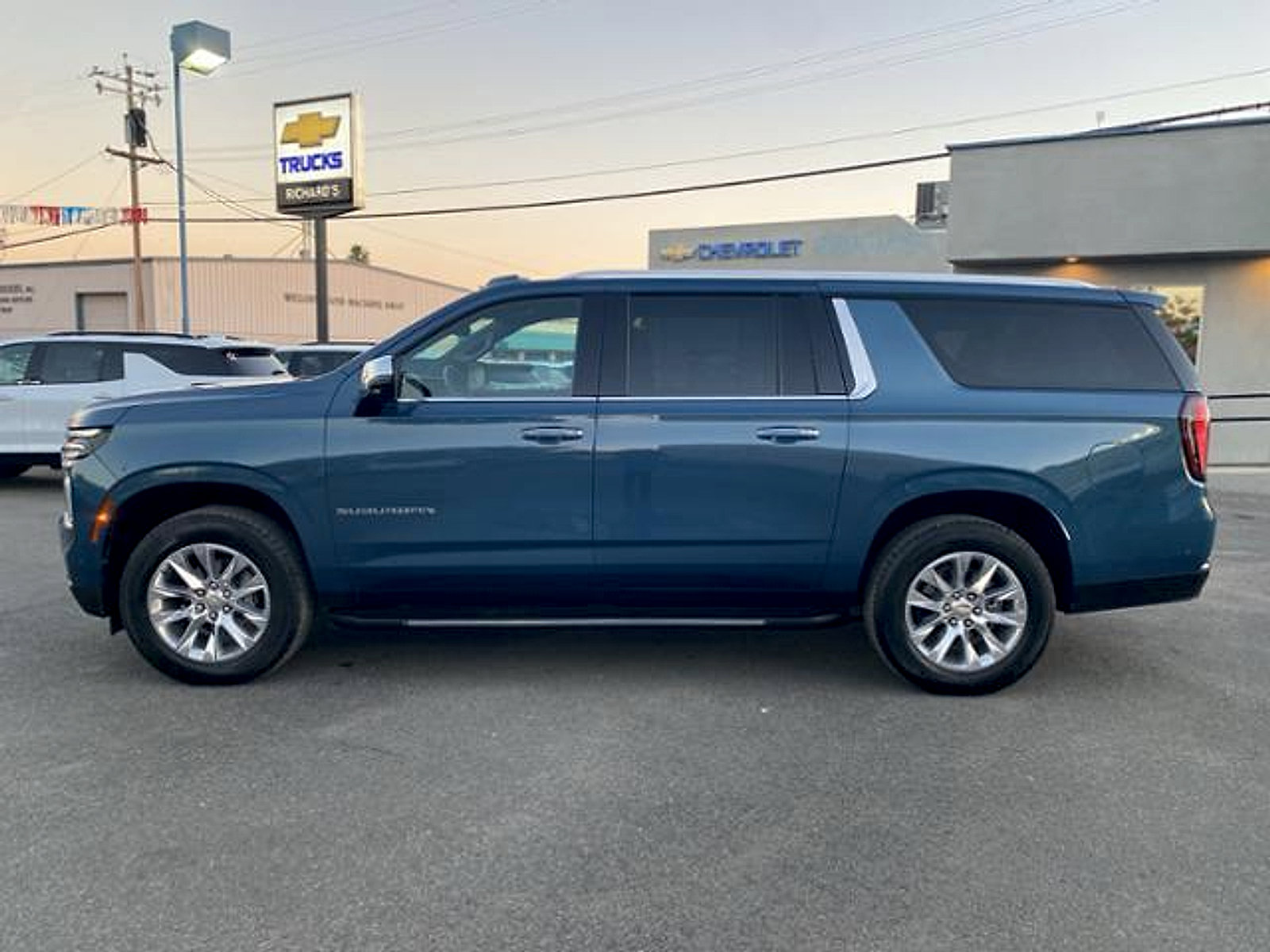 Used 2025 Chevrolet Suburban Premier image 8