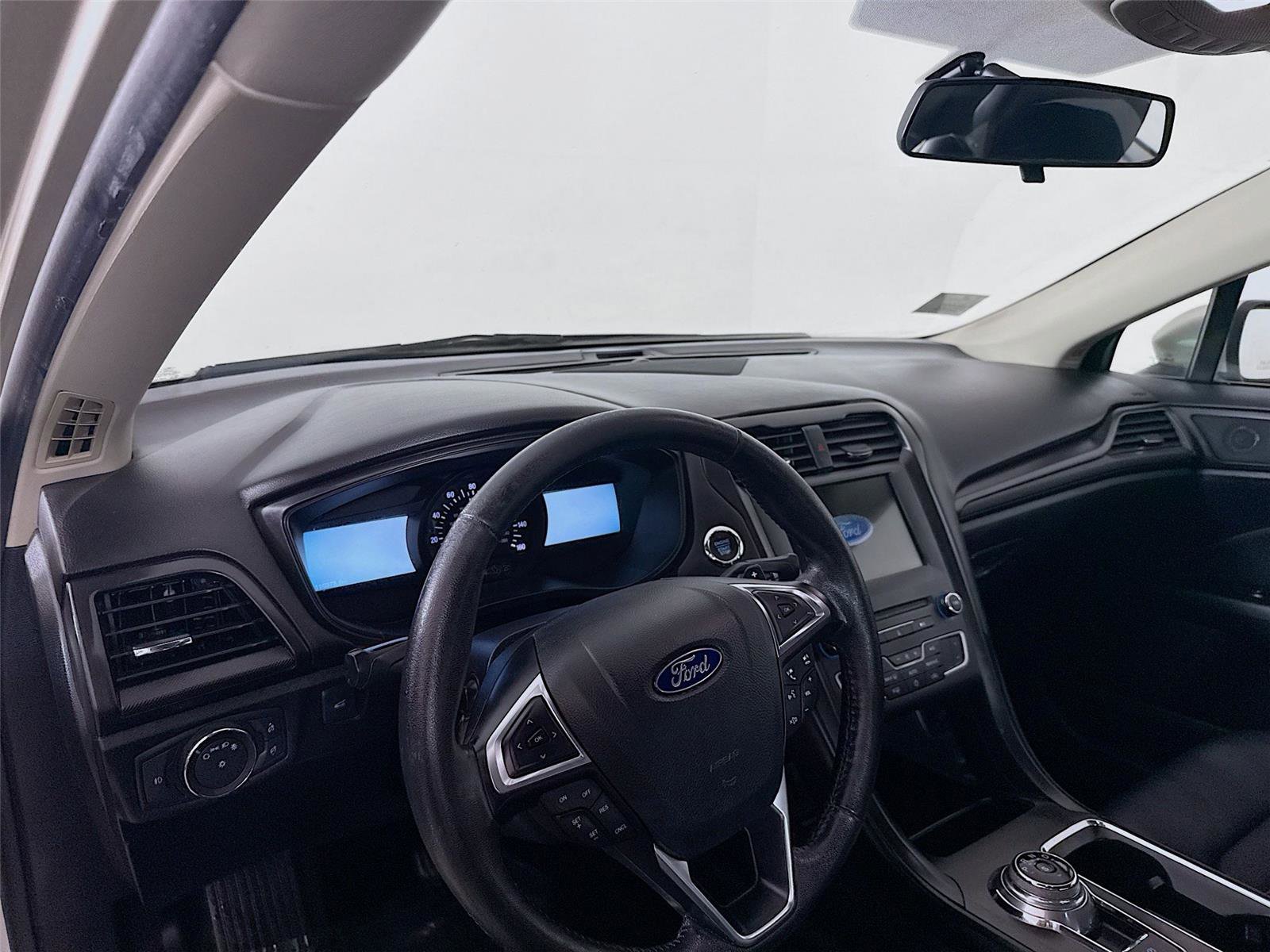 Used 2018 Ford Fusion SE w/ Equipment Group 201A image 9