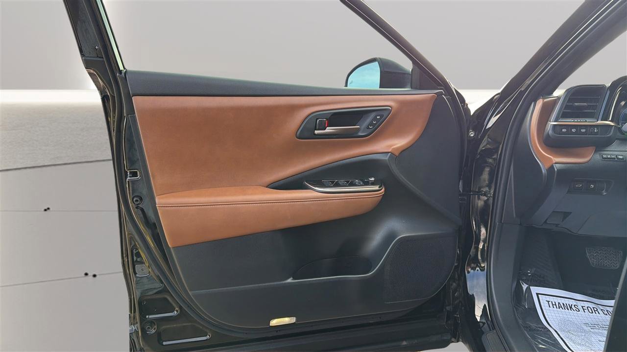 Used 2025 Toyota Crown Signia XLE AWD (Natl) image 15