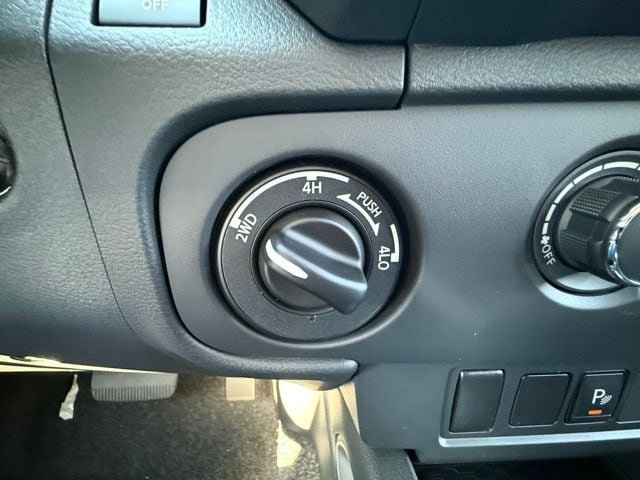 New 2026 Nissan Frontier SV w/ Tow Package AWD/4WD image 31