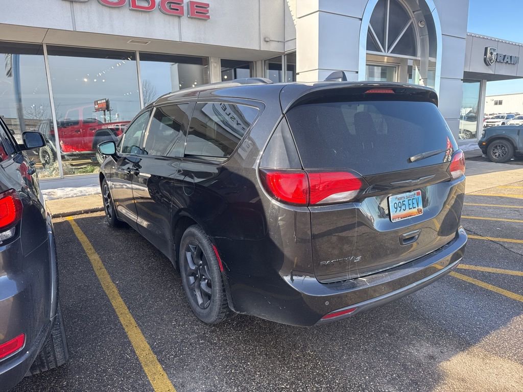 Used 2018 Chrysler Pacifica Touring-L Plus w/ S Appearance Package image 5