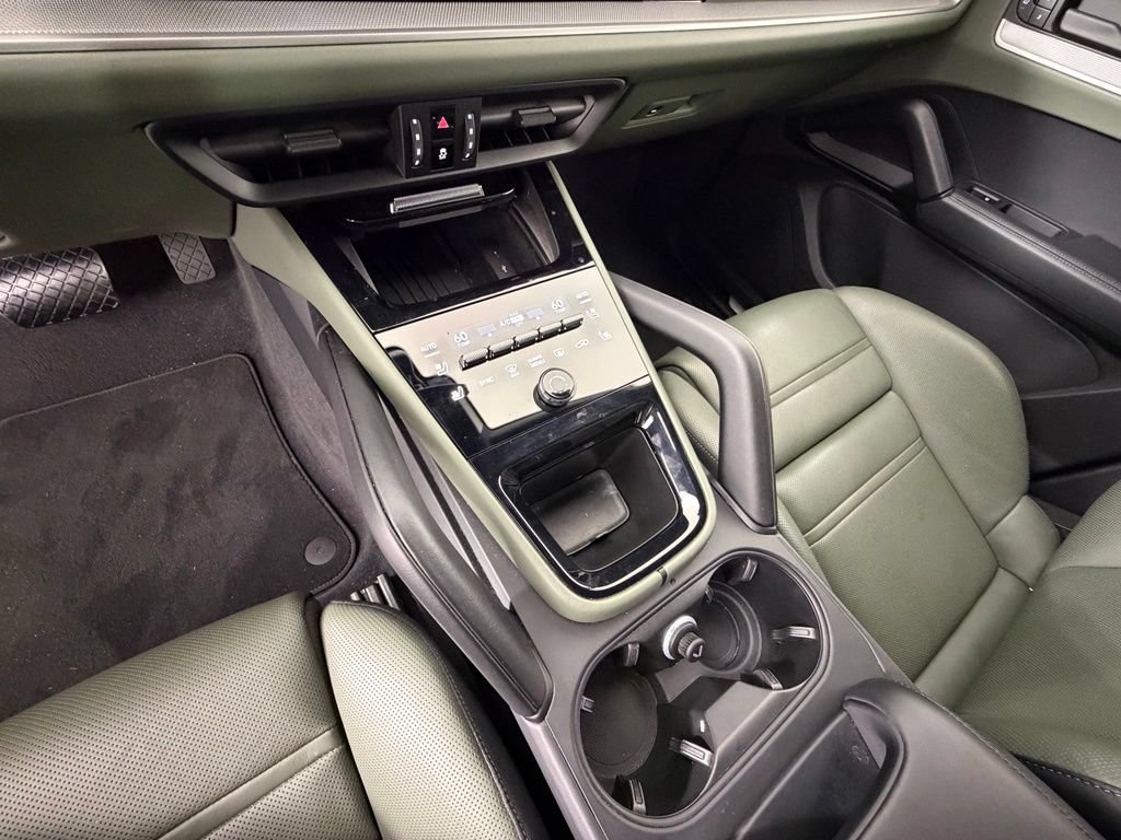 Certified 2025 Porsche Cayenne Coupe AWD/4WD image 35