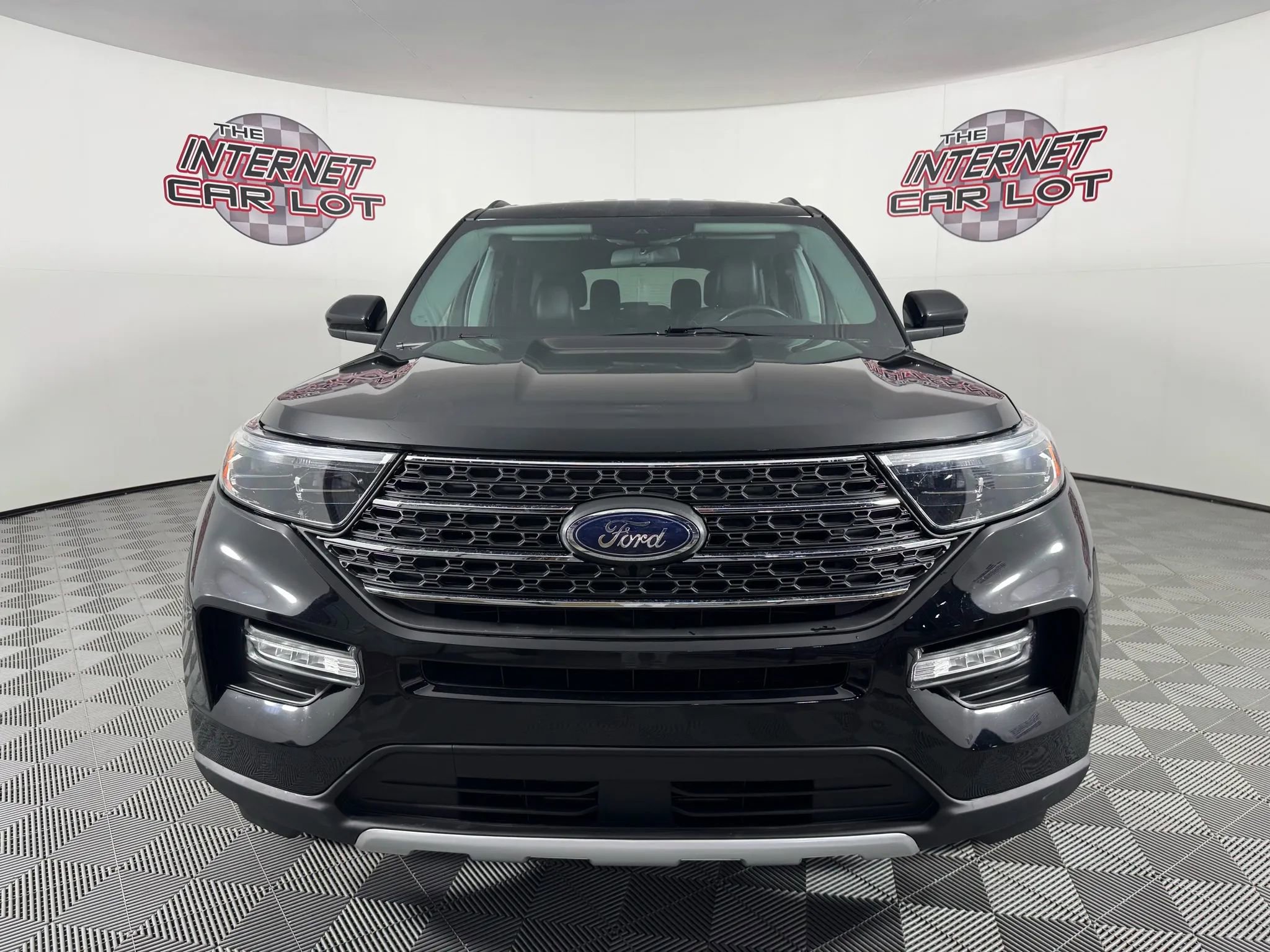 Used 2022 Ford Explorer XLT w/ Equipment Group 202A image 2