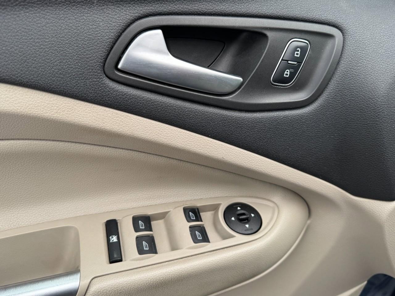 Used 2018 Ford Escape SEL w/ Ford Safe & Smart Package FWD image 15
