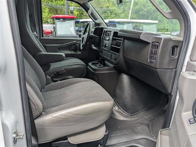 Used 2024 GMC Savana 2500 w/ Driver Convenience Package image 17