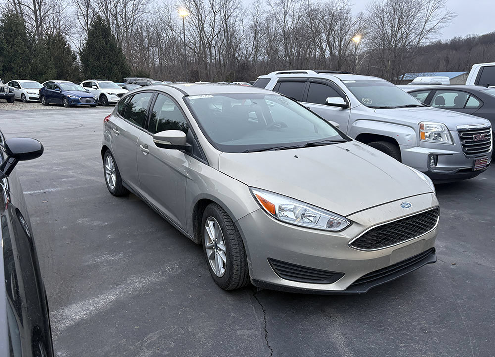 Used 2016 Ford Focus SE FWD image 1