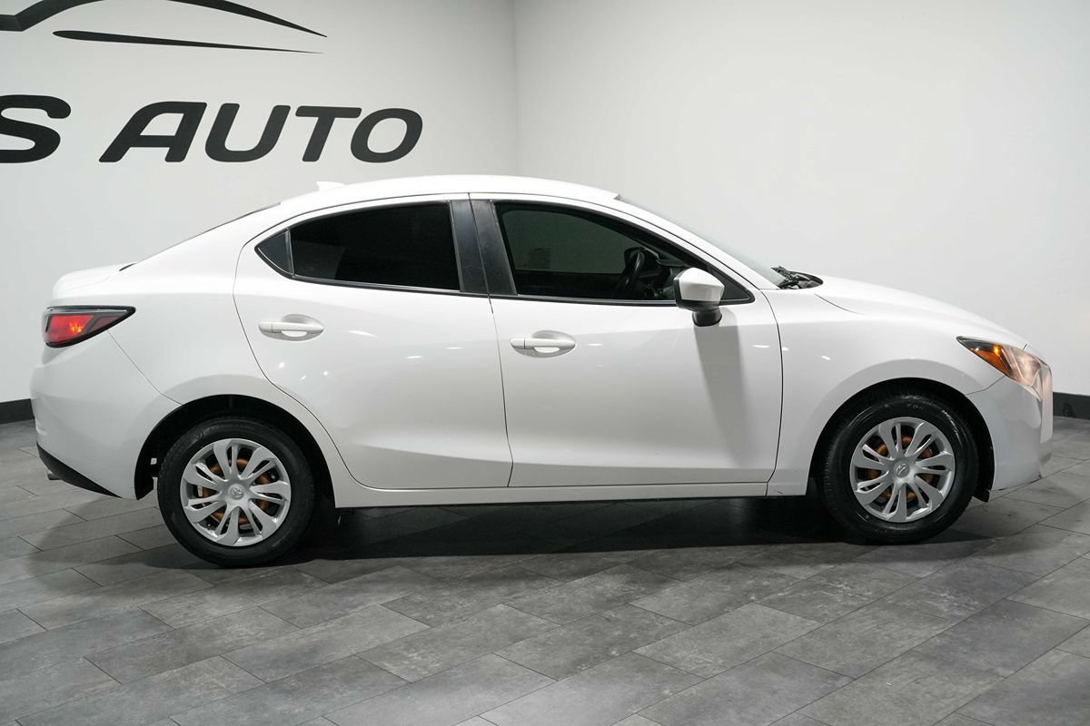 Used 2019 Toyota Yaris L FWD image 8
