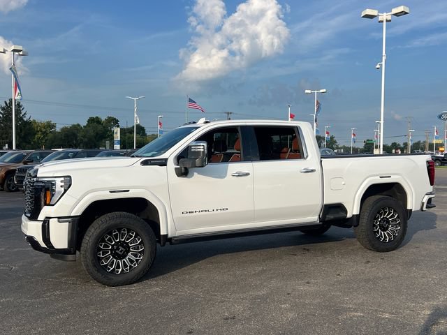 Used 2024 GMC Sierra 2500 Denali Ultimate w/ Max Trailering Package AWD/4WD image 3