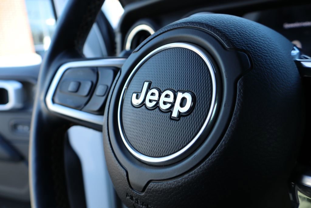 Used 2020 Jeep Wrangler Unlimited Sahara image 29