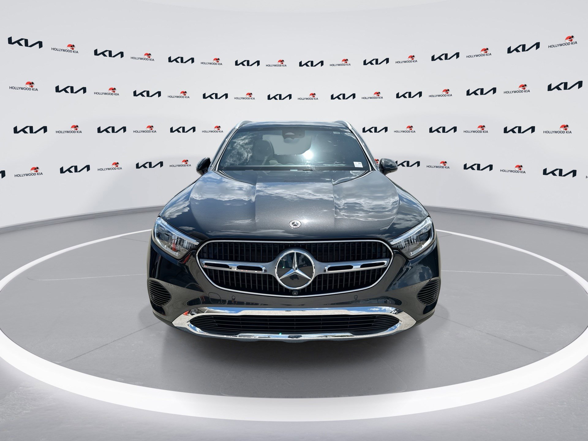 Used 2025 Mercedes-Benz GLC 300 image 3