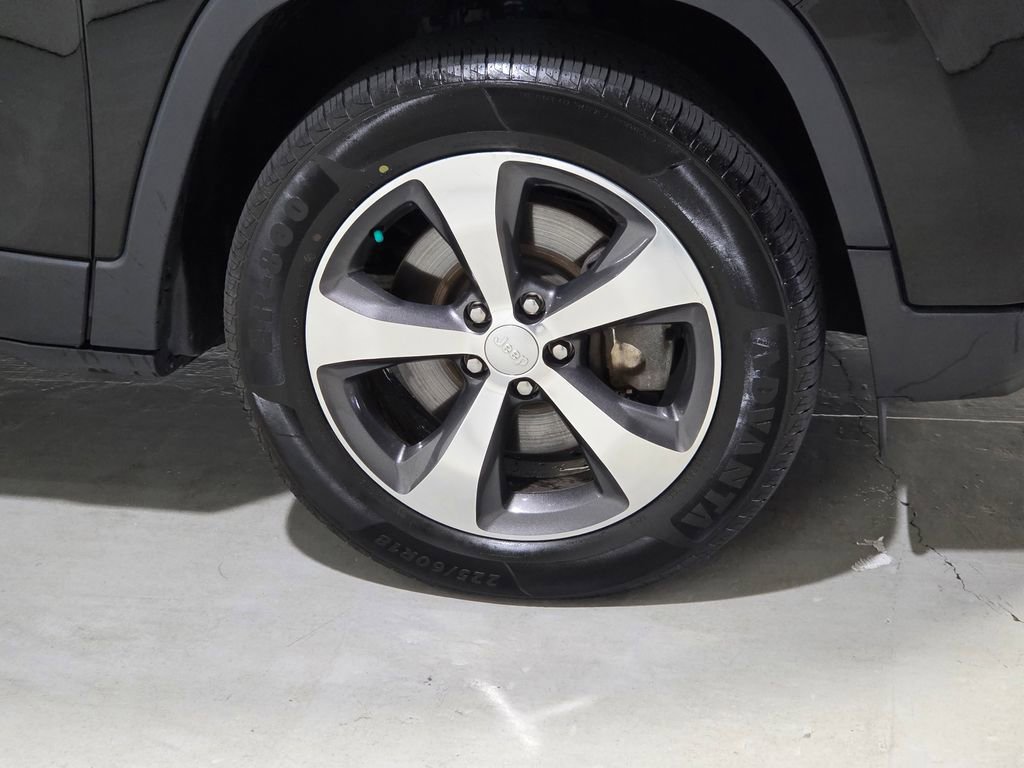 Used 2019 Jeep Cherokee Limited image 14