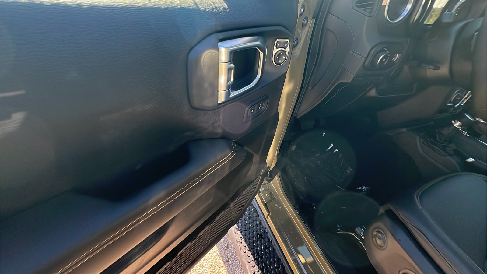 New 2026 Jeep Wrangler Unlimited Sahara AWD/4WD image 15