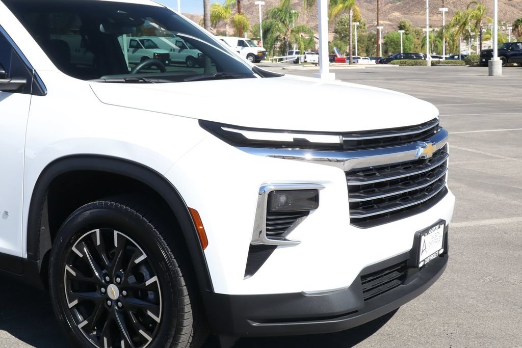 Used 2025 Chevrolet Traverse LT w/ Sun and Wheel Package FWD image 9
