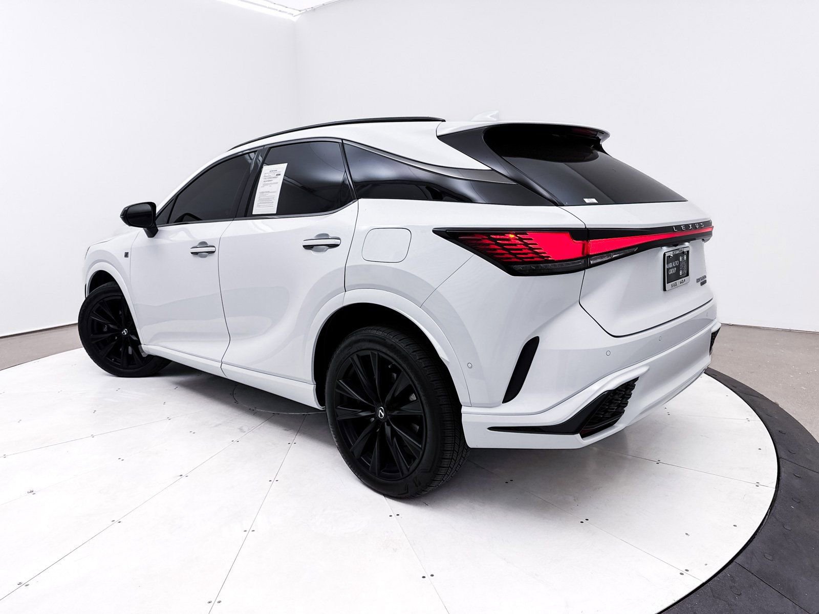 Used 2024 Lexus RX 500h F Sport image 2